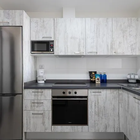 Homeforguest En Residencia De Lujo Con Terraza Y Piscina Διαμέρισμα