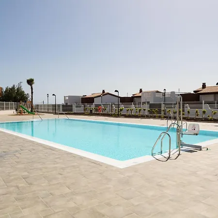 Homeforguest En Residencia De Lujo Con Terraza Y Piscina アパート